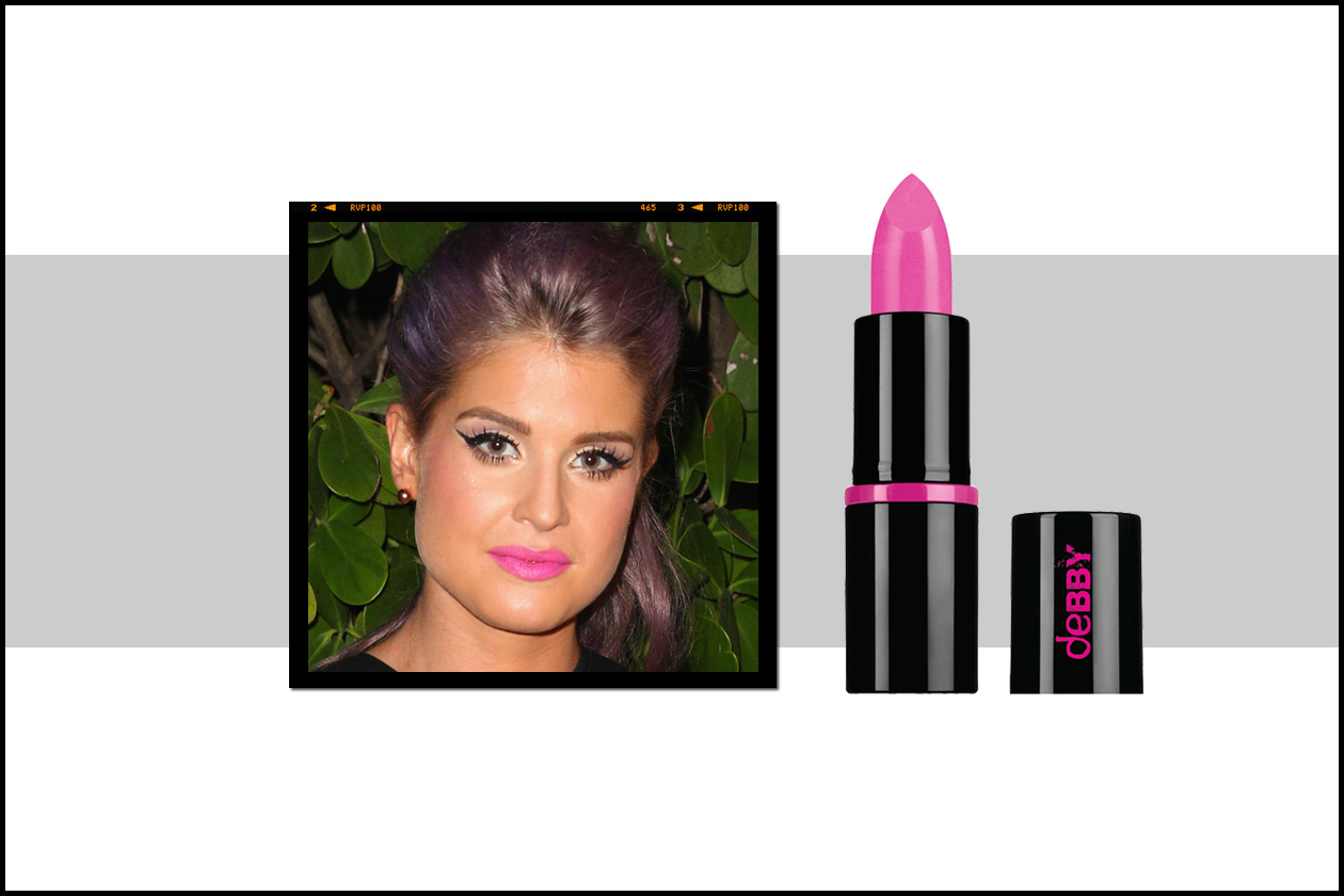 Kelly Osbourne passa dal nude look alle tinte forti: questa volta è il turno di un lipstick fucsia fluo come il Rossetto KissMYlips Pink Pop di Debby