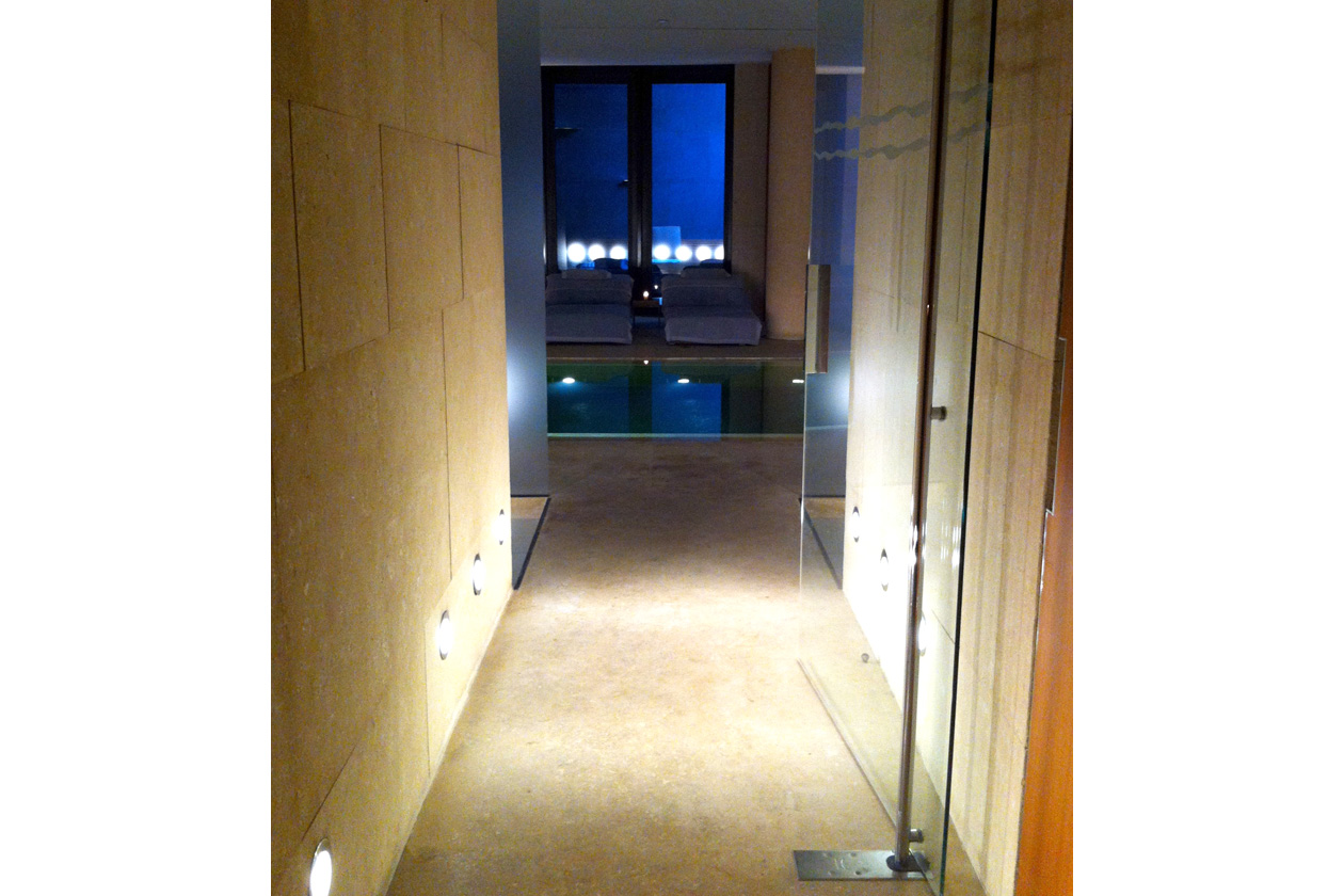 L’ingresso nella sala principale della SPA Hotel Bulgari a Milano