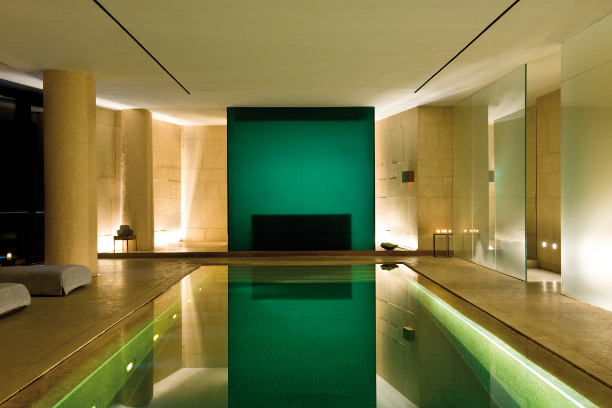 Panorama della piscina della SPA Hotel Bulgari