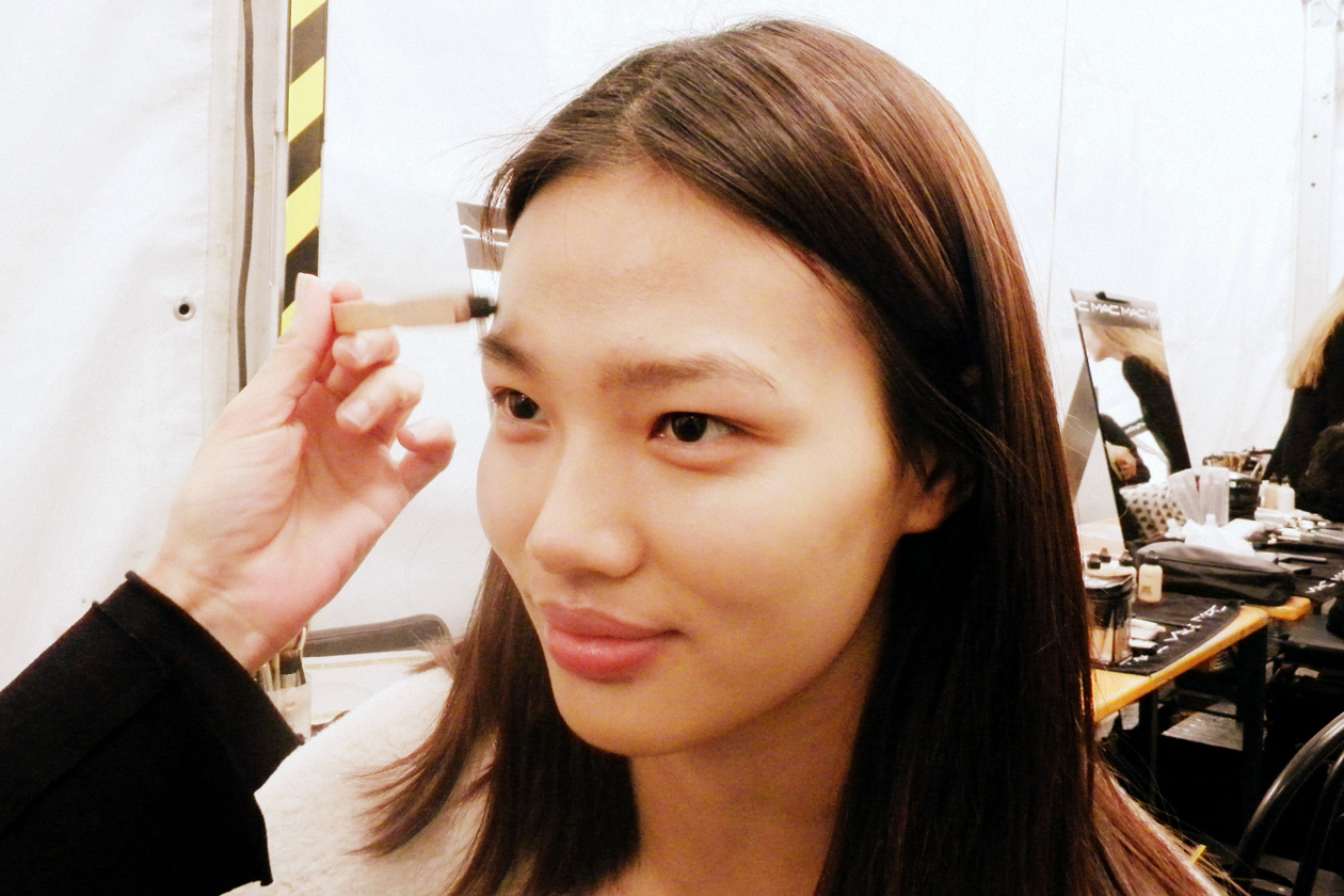 Un tocco di correttore per nascondere qualche lieve imperfezione