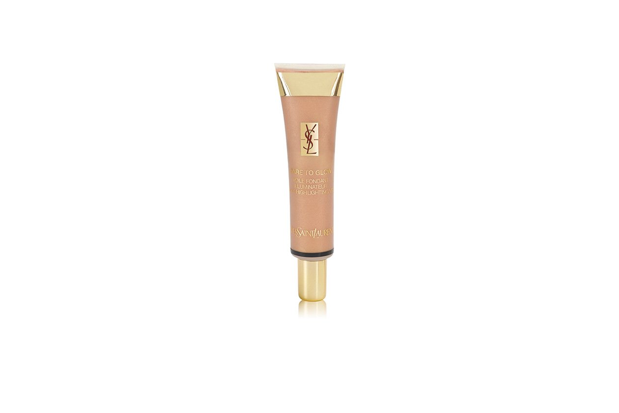 Il Dare to glow di Yves Saint Laurent si può stendere sulle gote oppure può essere utilizzato sulle palpebre per dare un tocco di luce al make up