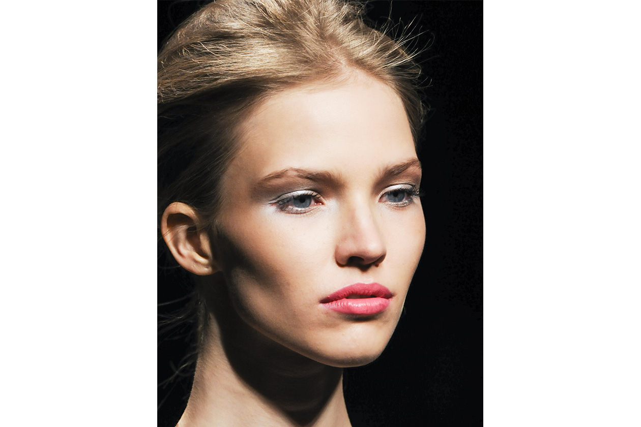 John Richmond carica di pigmenti sia le labbra sia gli occhi