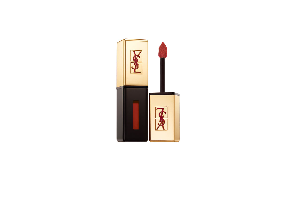 Tra i must have il Rouge Pur Couture Vernis à Lèvres Rouge Laque di Yves Saint Laurent