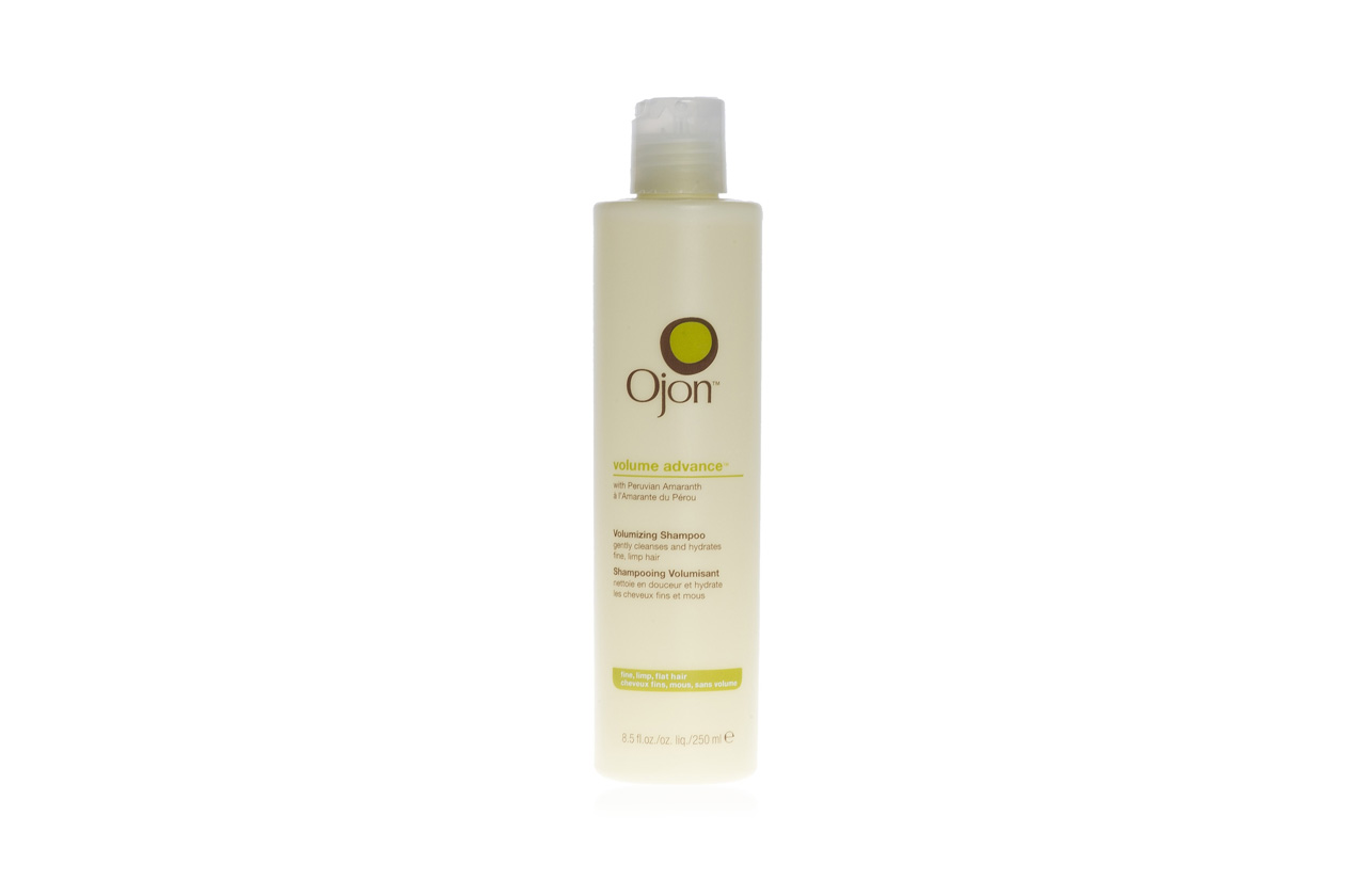 Arricchito con Ojon puro e con le proteine dell’amaranto peruviano, Volume Advance Volumizing Shampoo di Ojon rimuove delicatamente lo sporco