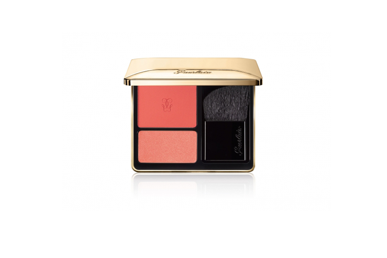 Blush viso 2 in 1 racchiuso in un pack elegante per il Rose au Joues Blush Duo di Guerlain nella variante Peach Boy