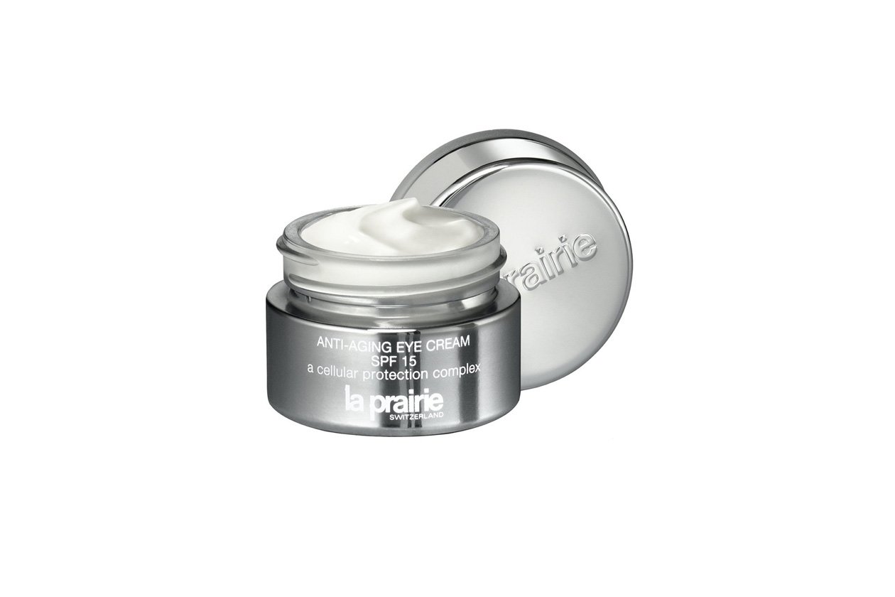 L’Anti-Aging Eye Cream SPF 15 di La Prairie agisce su tre fronti: aiuta a prevenire la perdita d’idratazione, rigenera e preserva la vitalità