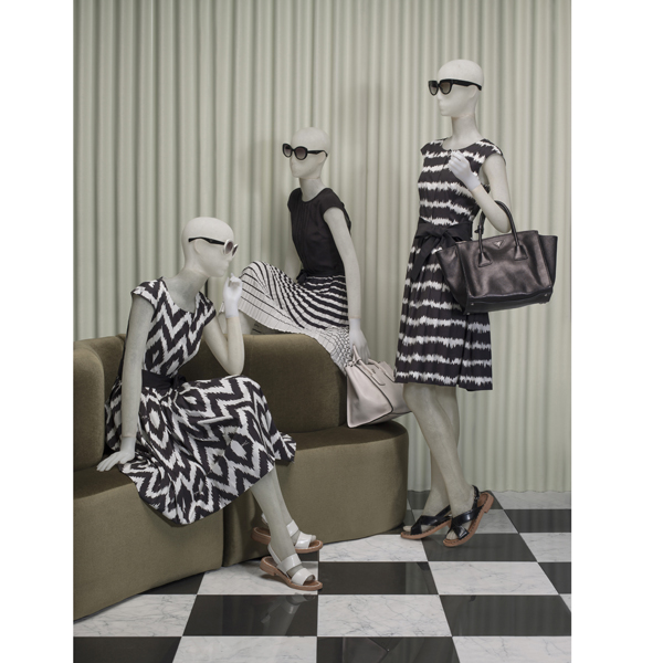 La capsule collection black & white di Prada