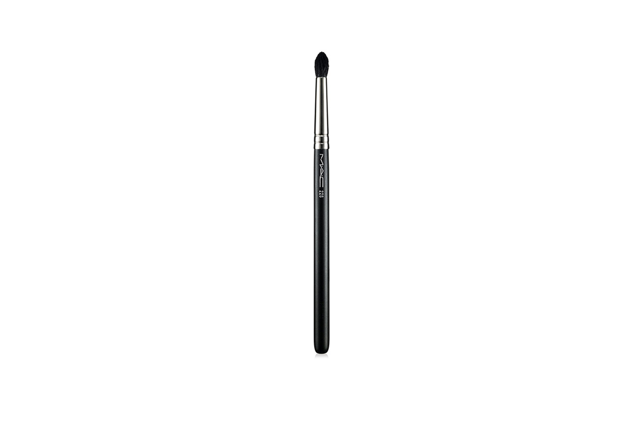 Beauty Smokey eyes mac 226 small tapered blending brush