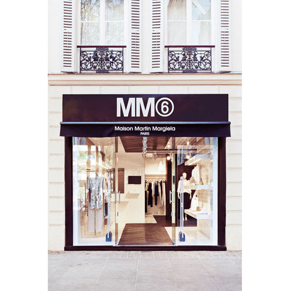 MM6 inaugura a Parigi