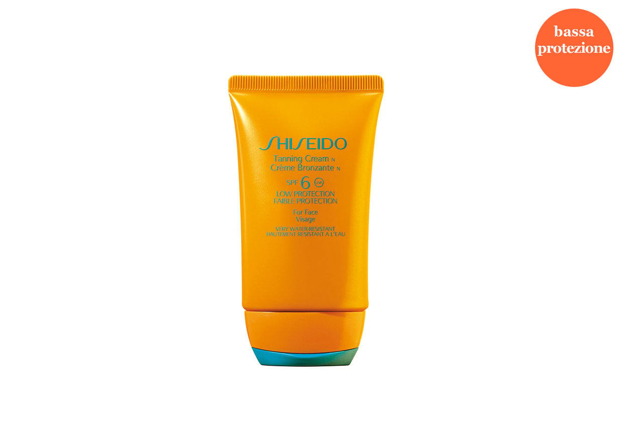 La Tanning Cream SPF 6 di Shiseido ha una formula fresca che mantiene a lungo la pelle idratata prevenendo secchezza e ruvidità