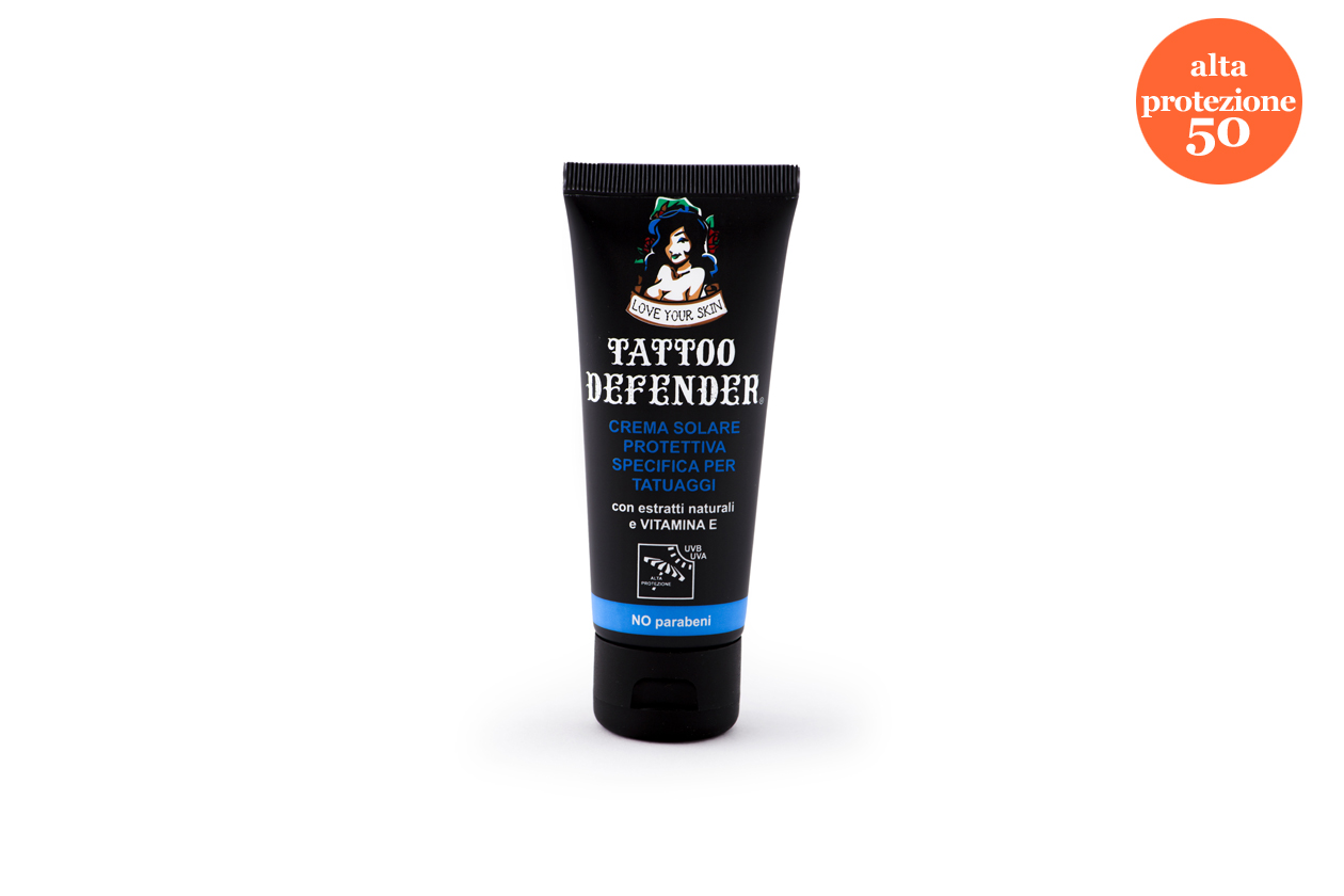 Per protegge il tatuaggio aggiungete nel beauty case il Tattoo Defender Crema solare protettiva specifica per tatuaggi di Love your skin