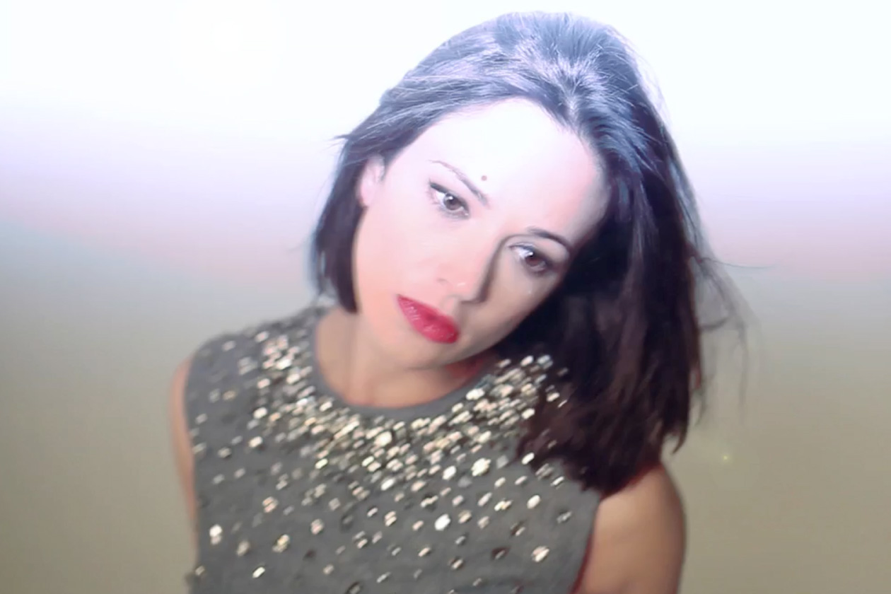 Asia Argento: il backstage del servizio Strega dell’Amore