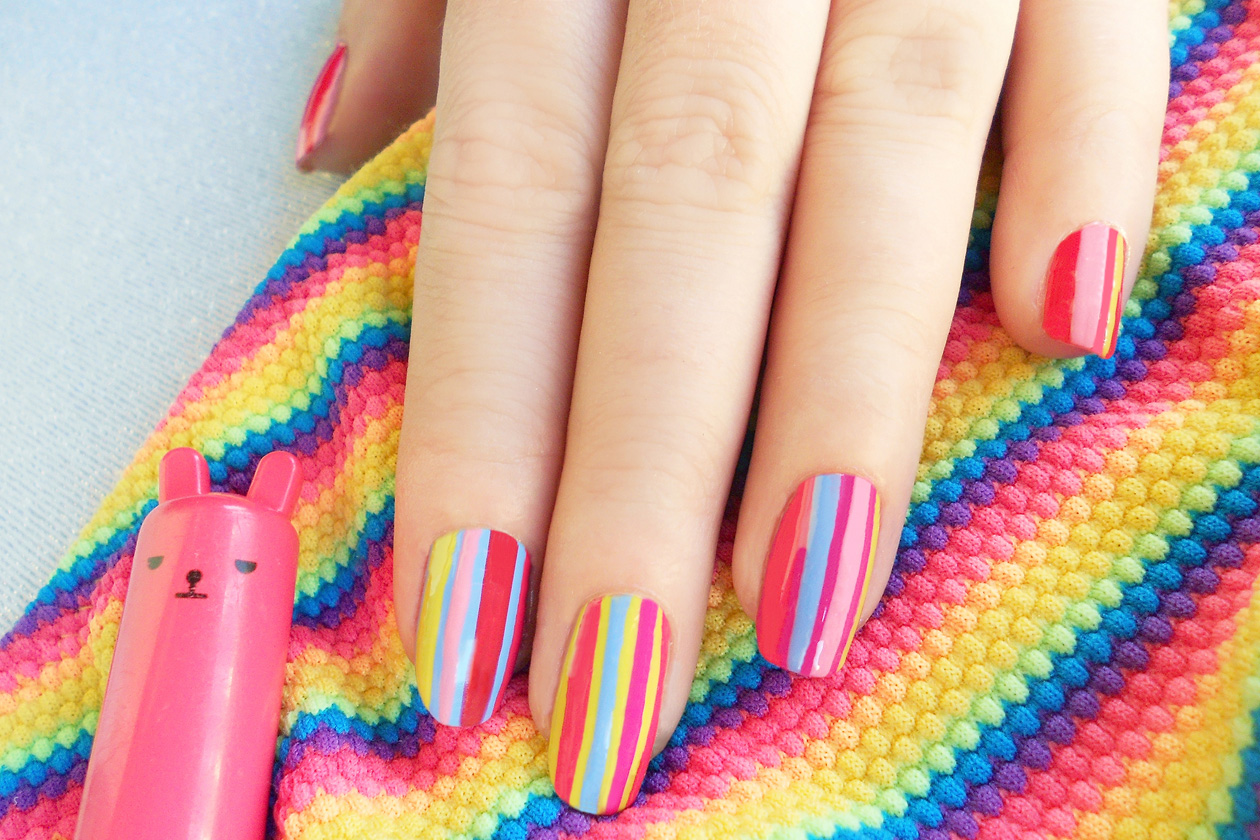 07 FluoStripes nailart 01