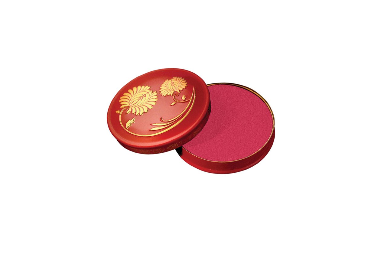 Beauty Retro beauty make up besame crimson blush