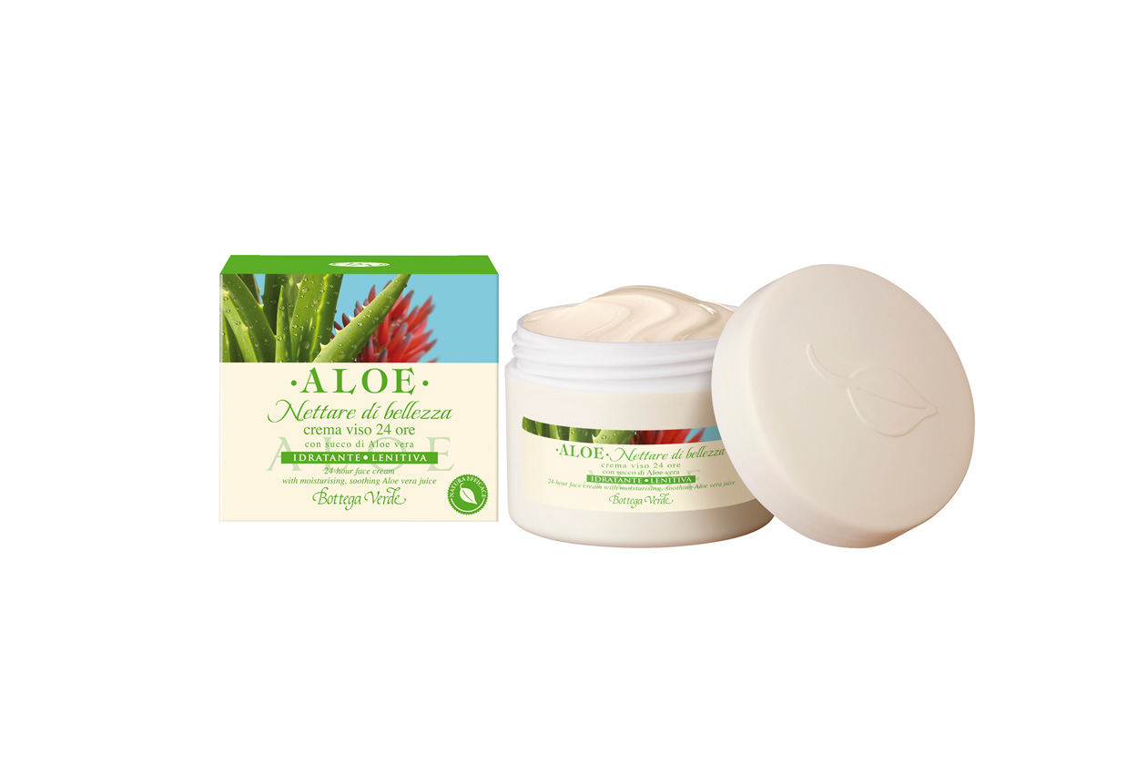 Da utilizzare mattino e sera la crema viso 24 ore di Bottega Verde con succo fresco di aloe biologica dall’azione idratante ed emolliente