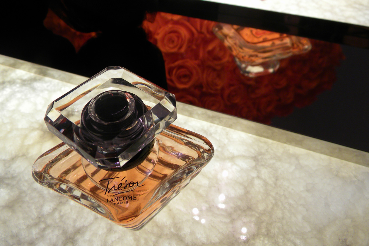 Un profumo simbolo di Lancôme è Trésor: una fragranza delicata e leggera con un tocco romantico e vellutato