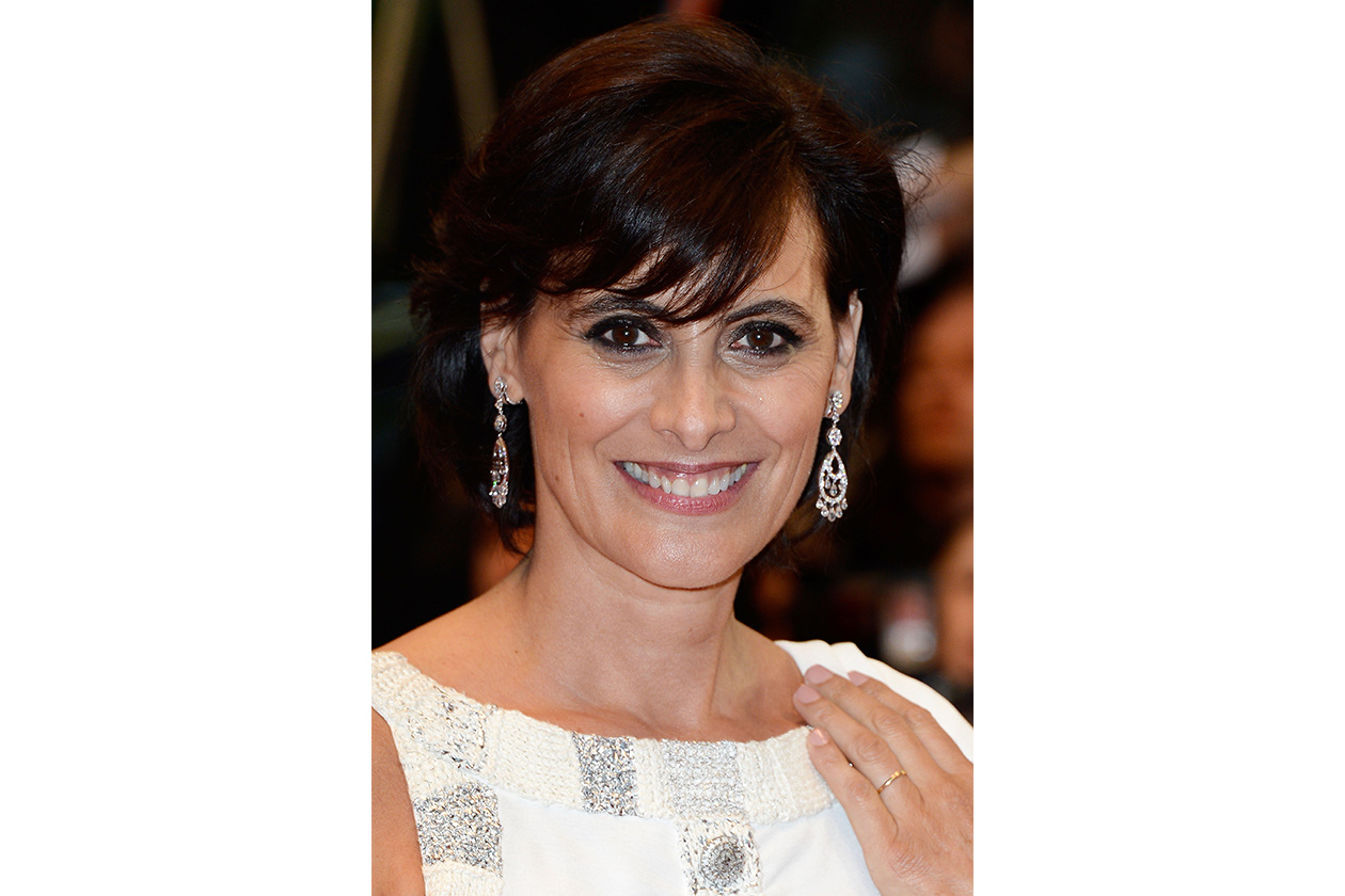 Inès de la Fressange, ex modella e oggi stilista, ha scelto il capello corto come cifra stilistica definitiva