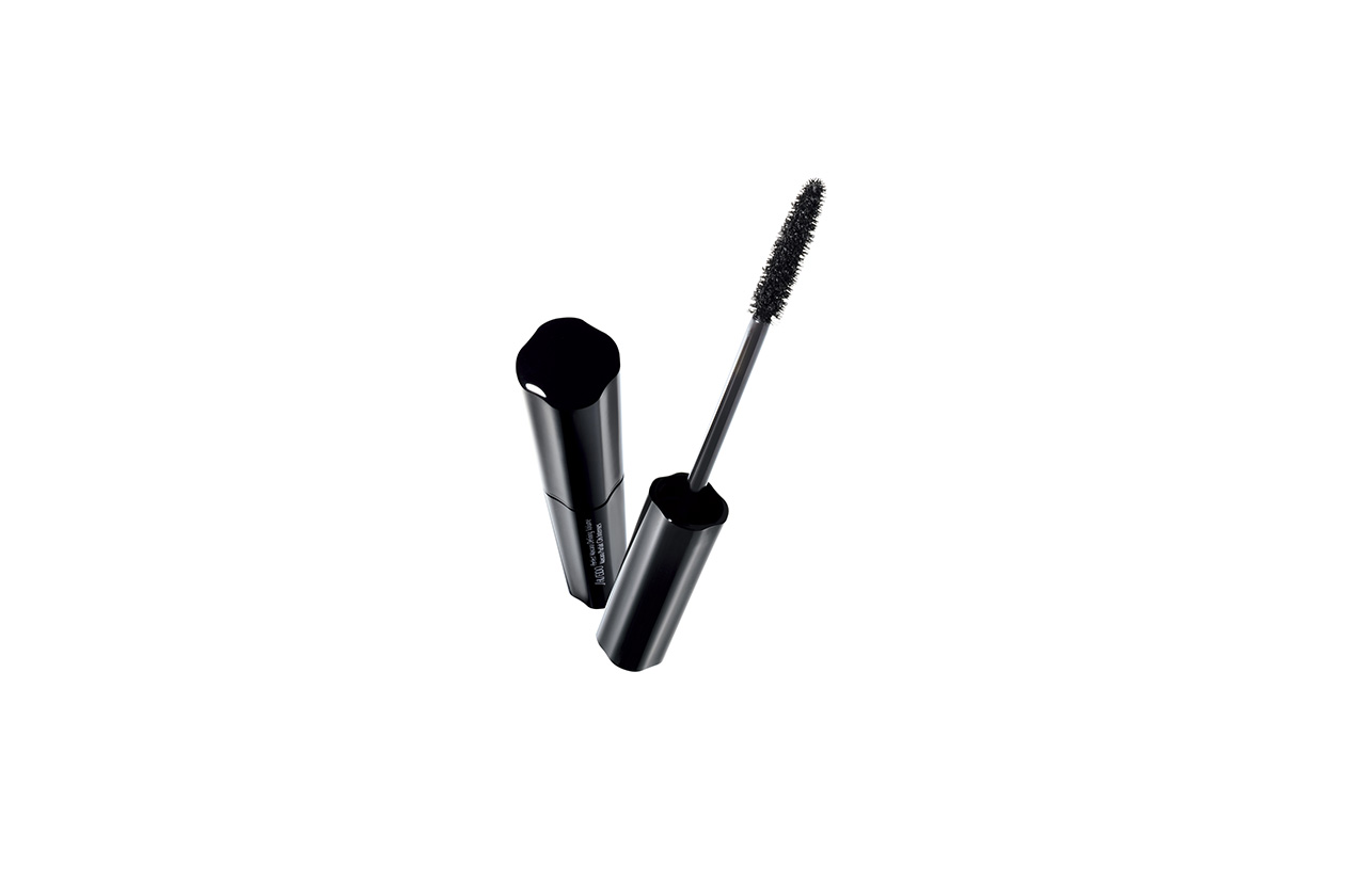 Ciglia più lunghe con il Perfect Mascara Full Definition Black di Shiseido