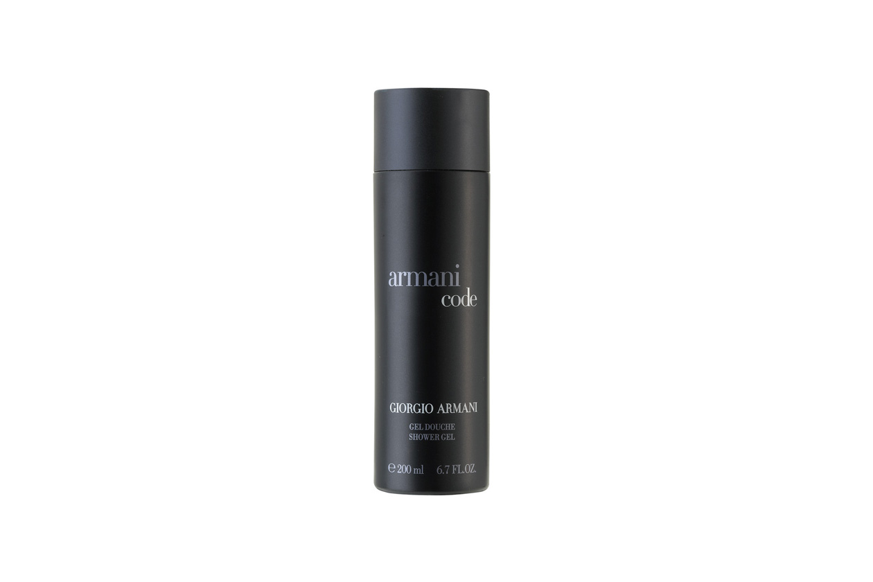 Per chi ama le fragranze by Giorgio Armani c’è il Giorgio Armani Code Gel doccia che deterge delicatamente corpo e capelli