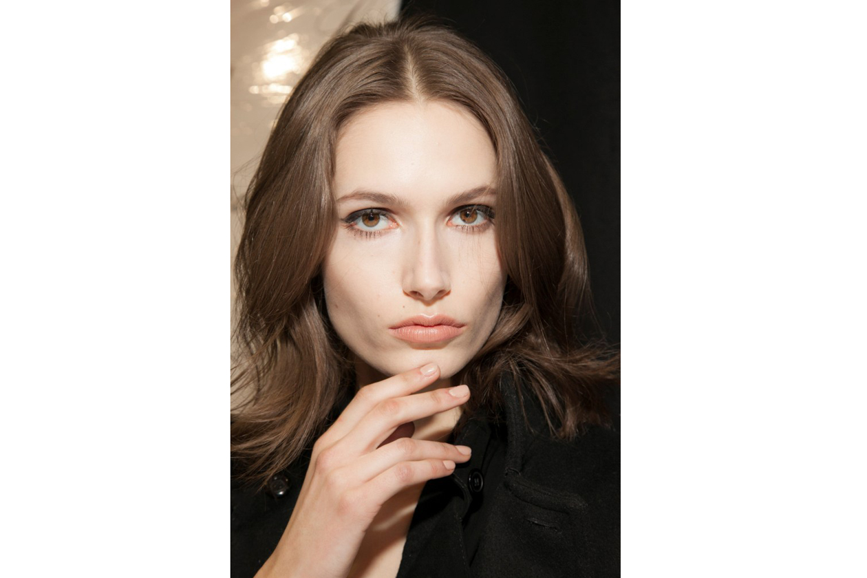 5. Una nuance color carne rosata leggermente brillante su unghie dalla forma ovale Les Copains Morgan Taylor   Les Copains