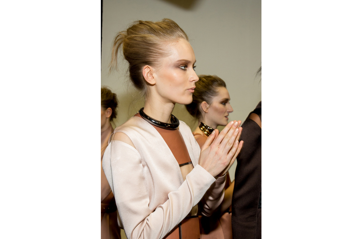 7. Delicatissima la tonalita sfoggiata dalle modelle di Gianfranco Ferre le unghie sono state colorate con un rosa chiaro e lucido