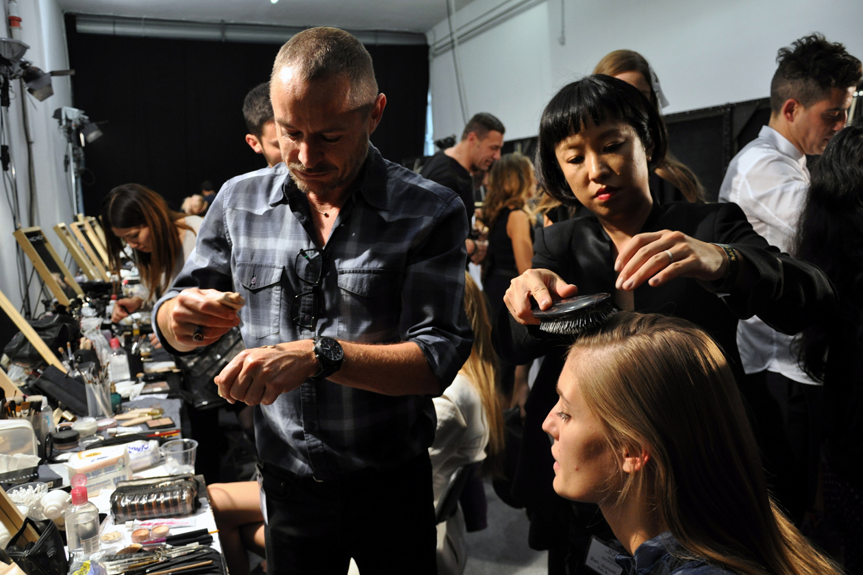 Il make up artist Tom Pecheux di MAC Cosmetics ha curato il look delle modelle di N.21