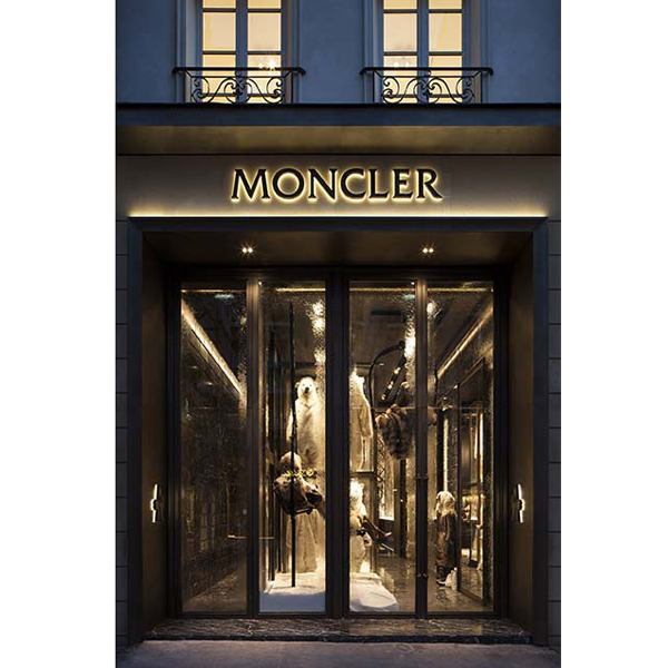 Moncler sbarca a Parigi