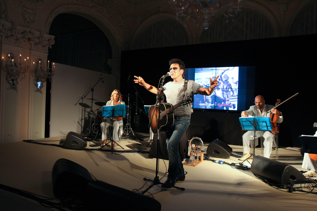 Venice Film Festival 2013 Edoardo Bennato sings at the party Jaeger LeCoultre for Emergency It’s time to help Sierra Leone ph. pessina (7)