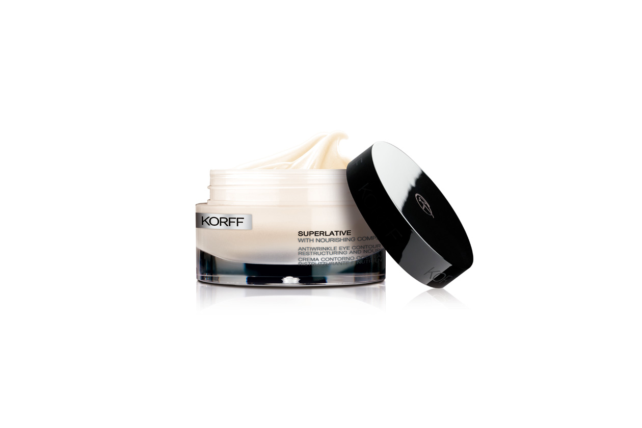 CREME EFFETTO LIFTING: la Crema Contorno occhi antirughe della linea Superlative di Korff ha una texture ricca di facile assorbimento