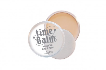 Con vitamina A, C ed E, il Time Balm Foundation di The Balm ha un effetto compattante e ringiovanente