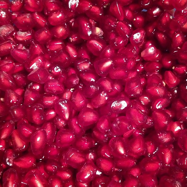 fresh-pomegranate-from-my-garden-love-redfreshmycountryhappytobehomemelogranopomegranate