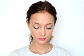 Make up anni Cinquanta: eyeliner nero, rossetto rosso, colori candy pop o shimmer