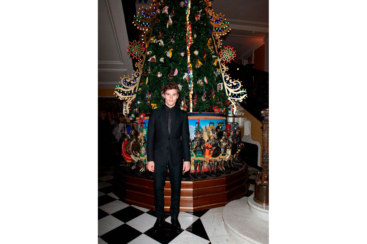 Claridge’s Christmas Tree By Dolce & Gabbana OLIVER CHESHIRE