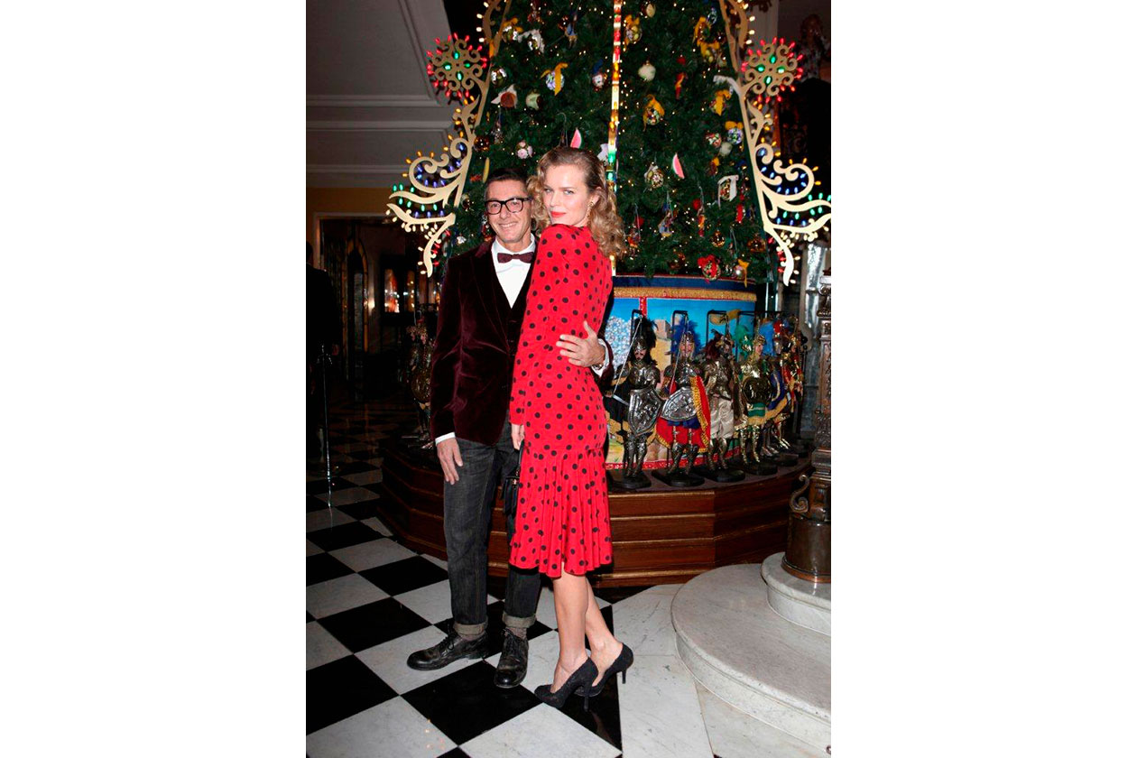 Claridge’s Christmas Tree By Dolce & Gabbana STEFANO GABBANA & EVA HERZ…