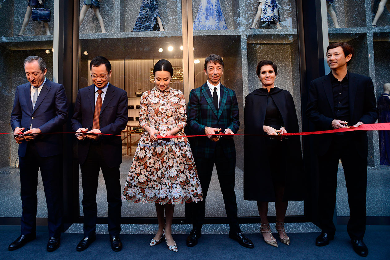 RIBBON CUTTING Sassi Mr. Eric TUNG Shanghai Xuhui District, Deputy Officer, Carina Lau PPP MGC Mr. Bingzhang BAO (next to Carina Lau)