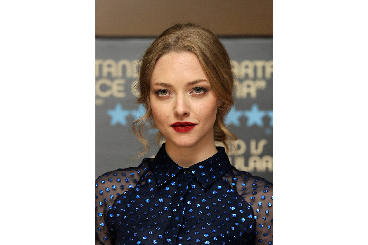 Amanda Seyfried: labbra rosso fuoco e occhi luminosi