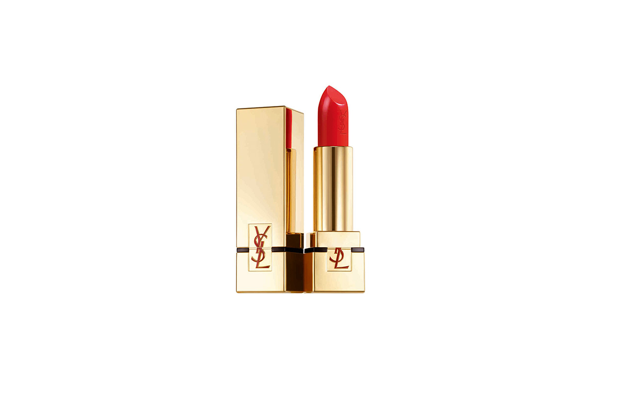 Sorriso in evidenza con un rossetto iperpigmentato (Rouge Pur Couture n.50 di Yves Saint Laurent)