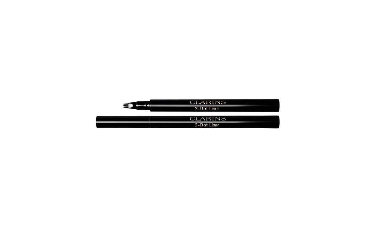 Tratto preciso con il 3-Dot Liner Black di Clarins