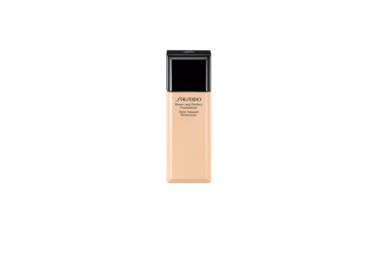 l fondotinta giusto è il Sheer And Perfect Foundation di Shiseido che esalta la luminosità della pelle