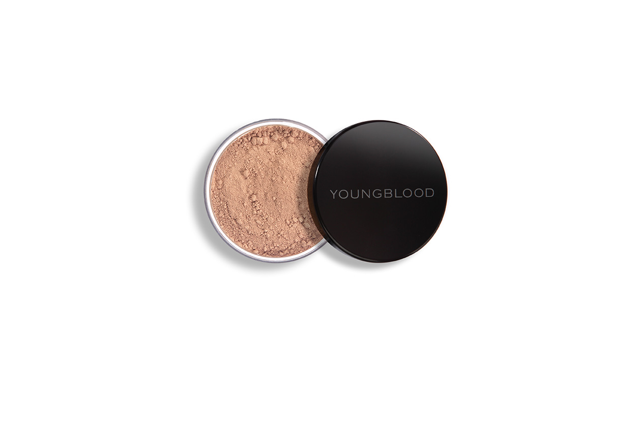 BEAUTY Top fondo tinta Natural Mineral Foundation Youngblood1