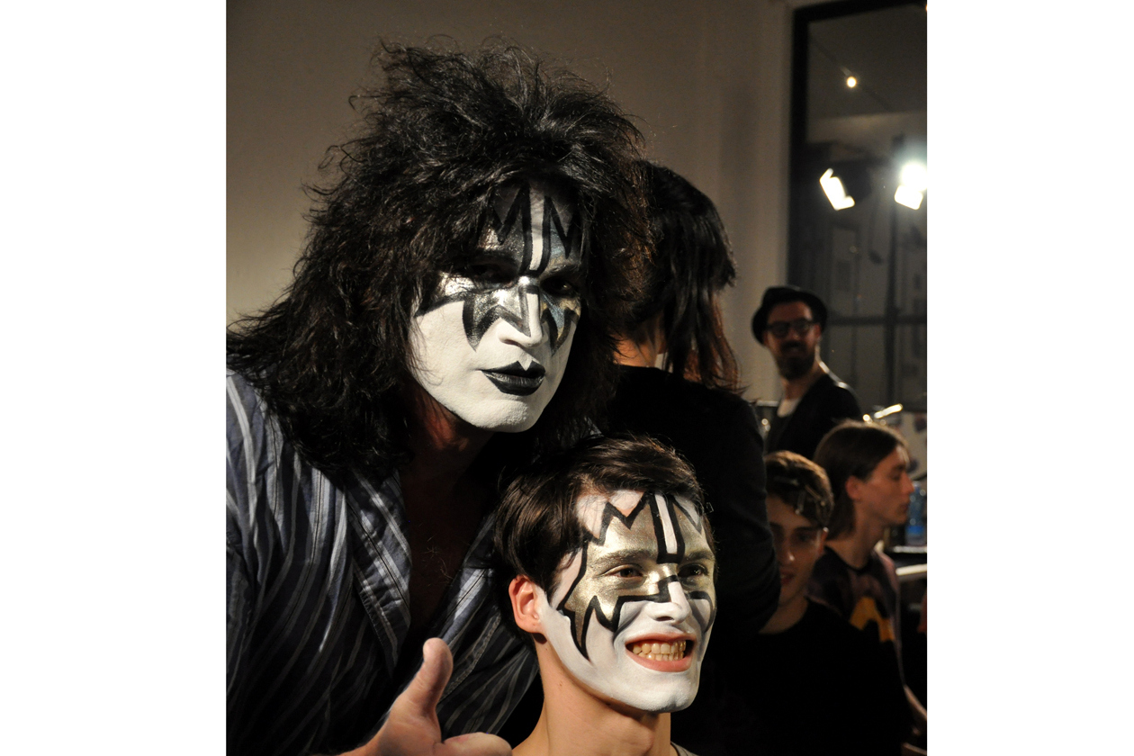 Surprise! Tommy Thayer “The Spaceman” dei KISS nel backstage di John Varvatos