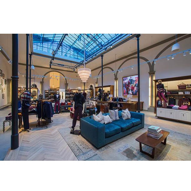 Tommy Hilfiger: ha riaperto lo store a Firenze