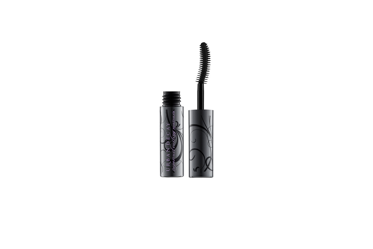 Beauty Malin Akerman Beauty Look urban deacy supercurl mascara