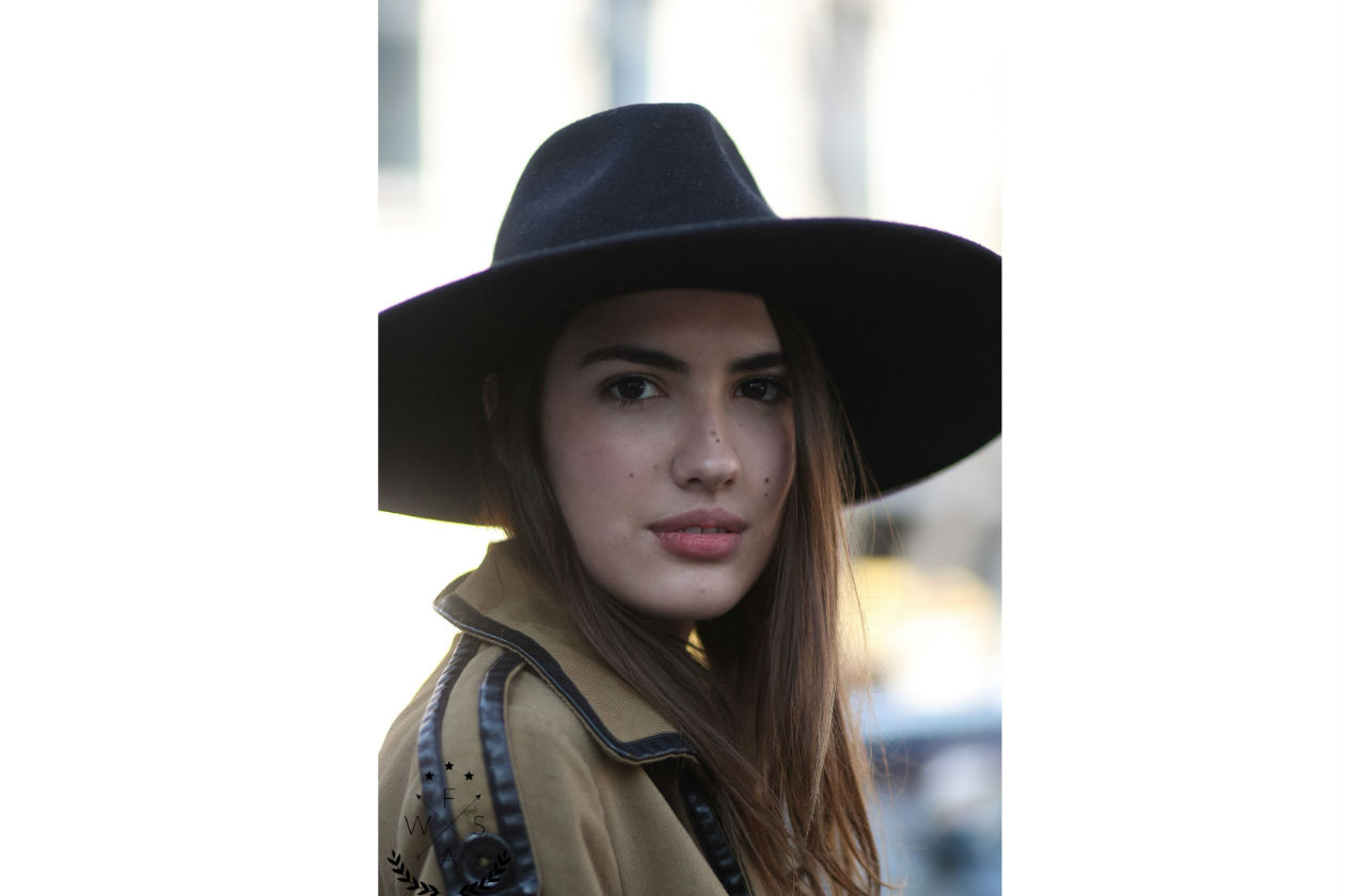 Focus su sopracciglia: Patricia Manfield ha puntato tutto sullo sguardo. Ottima scelta!