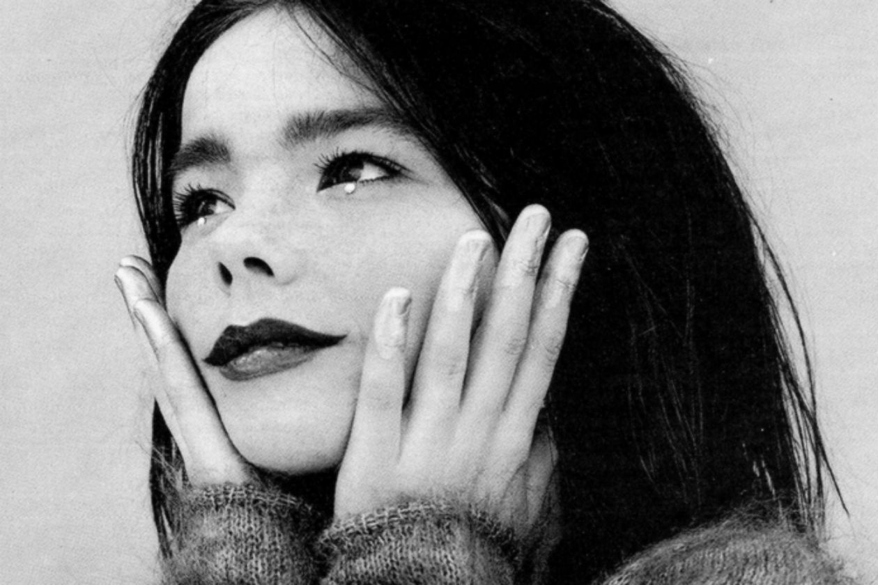 Il make up si lascia ispirare da uno scatto di Björk firmato da Jean Baptiste Mondino