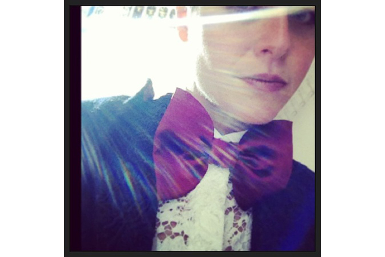 good morning worldmaisonvalentino pfw hautecouture bowtiealberelbazmoodlaceblackwhitevalentino s temp450