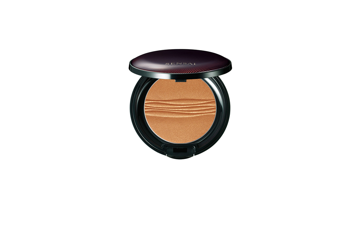 BEAUTY Cloe Bennet Sensai Viso Bronzing Powder