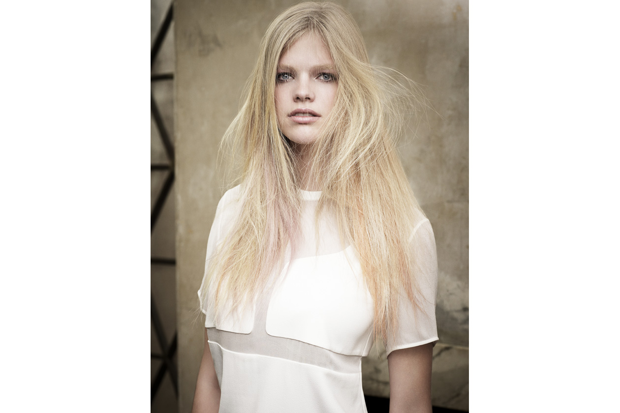 Biondo chiaro e sovrapposizioni di colore per Wella