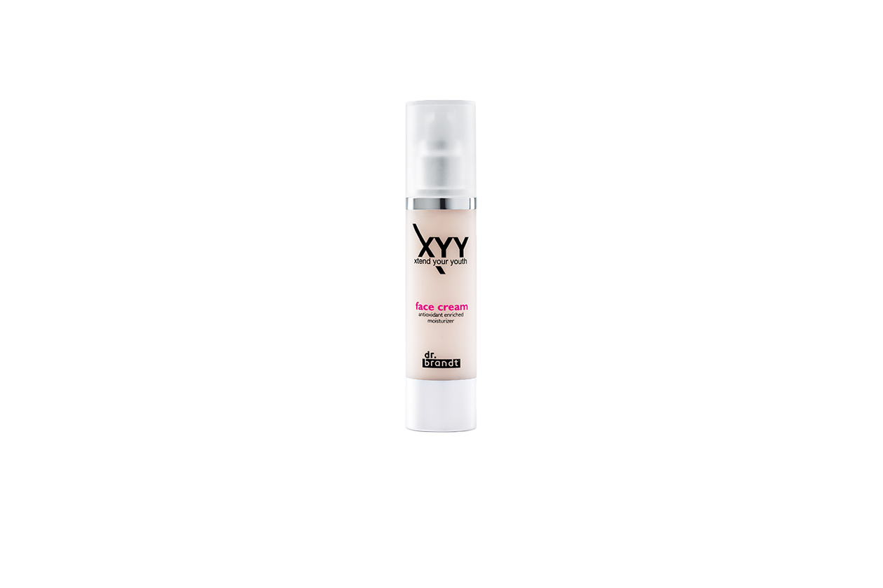 Dello stesso brand la XYY Face Cream dalla texture long lasting che resiste al sudore e alle intemperie per un incarnato sempre più fresco e levigato