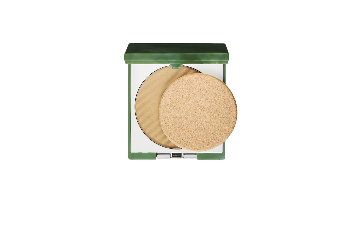 BEAUTY Daria Werbowy Clinique Stay Matte Sheer Pressed Powder Oil Free